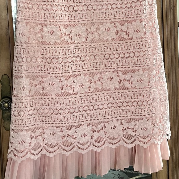 Cece light pink/peach colored lace dress - Picture 4 of 5